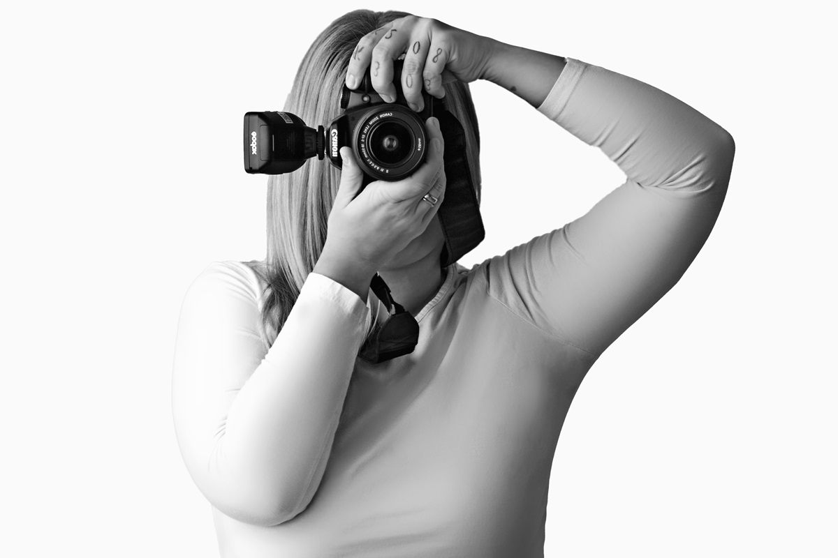 Jmenuji se Veronika Kovářová. Jsem fotografka a mám domácí fotoateliér v Mladé Boleslavi. Specializuji se na těhotenské focení, novorozenecké focení, rodinné focení a vánoční focení.
